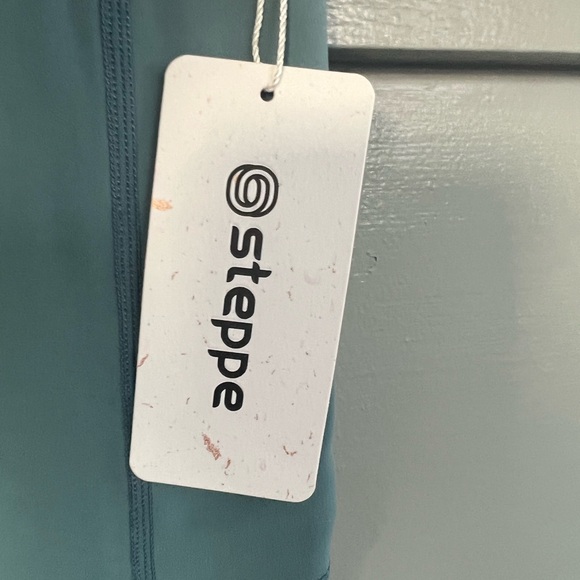 NWT women’s XL yoga pants w/ side pockets - Picture 3 of 3